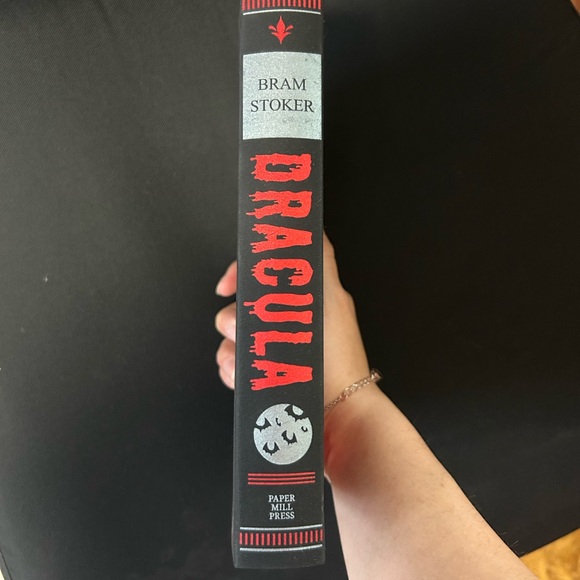 Dracula - Picture 3 of 3